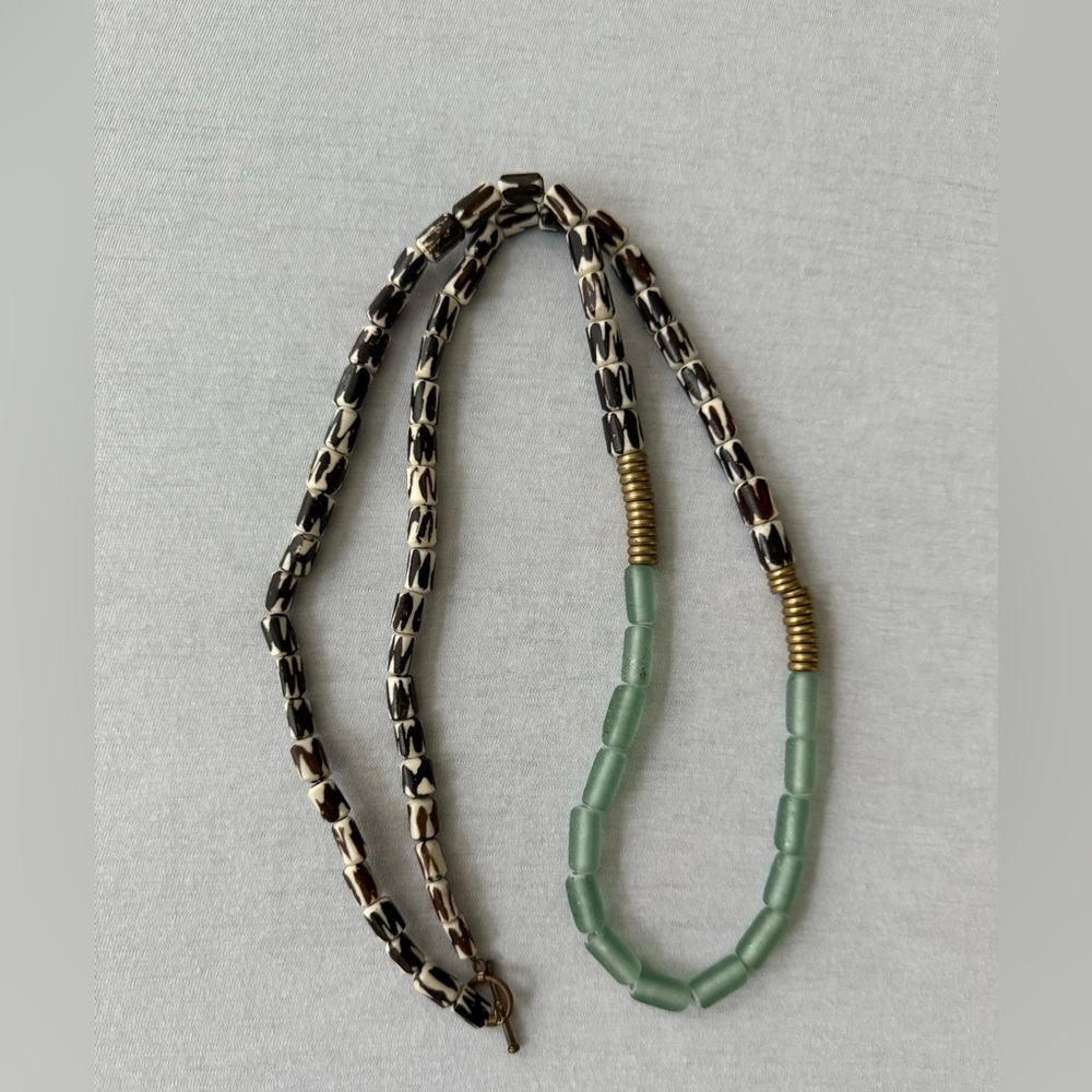 AKOLA Elegant Multicolor Beaded Necklace